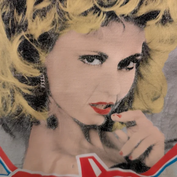 Old Navy Women's Graphic Tee 2/22 $ on selected item - Picture 6 of 6